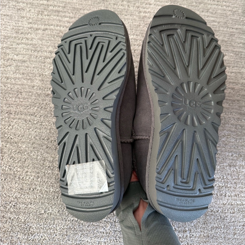 BRAND NEW! UGG classic slipper - women’s size 8 - Picture 6 of 6